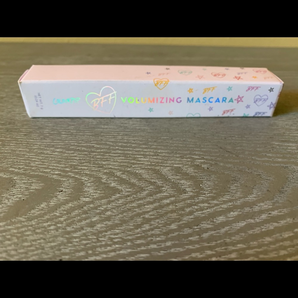 Color pop Volumizing Mascara